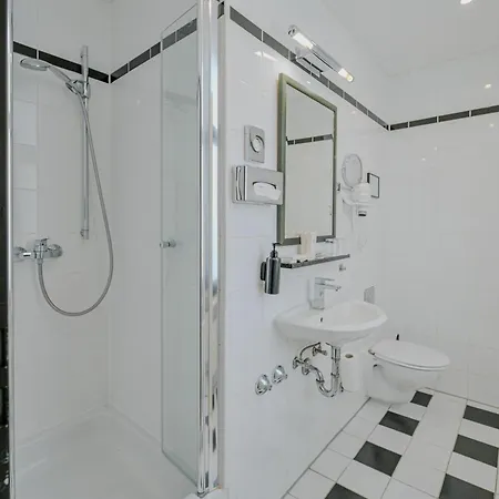 Ramada By Wyndham Frankfurt Station 4*