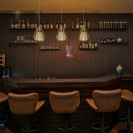 Ramada By Wyndham Frankfurt Station Hotel 4*