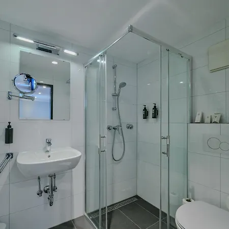 Hotel Ramada By Wyndham Frankfurt Station 4*