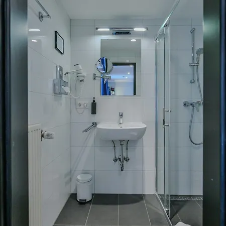 Ramada By Wyndham Frankfurt Station Hotel