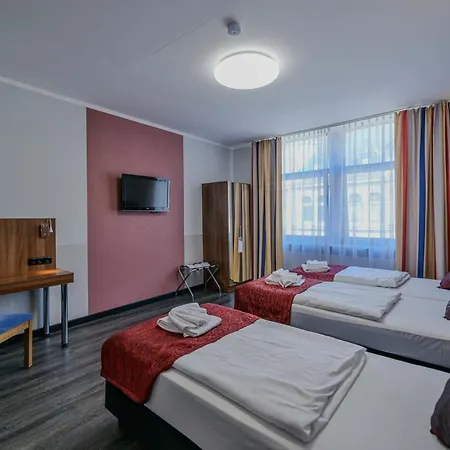 Hotel Ramada By Wyndham Frankfurt Station 4*