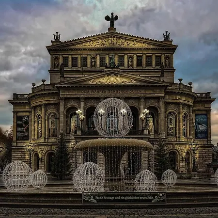 Ramada By Wyndham Frankfurt Station Hotel 3*