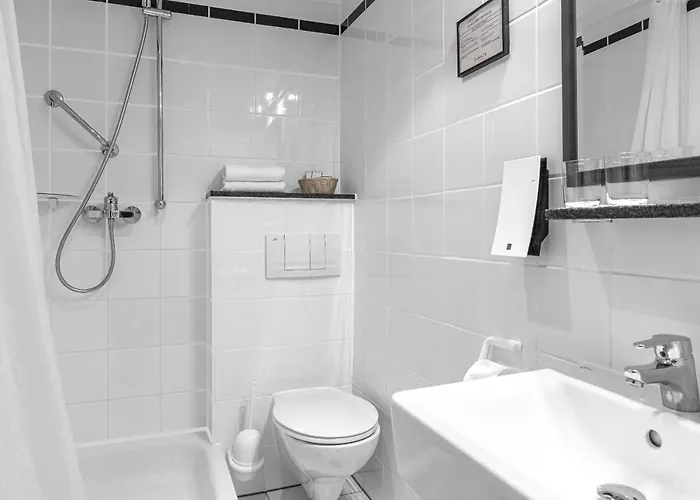 Ramada By Wyndham Frankfurt Station 4*