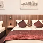 Ramada By Wyndham Frankfurt Station 4*