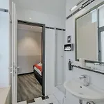 Ramada By Wyndham Frankfurt Station Hotel 4*