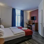 Ramada By Wyndham Frankfurt Station Hotel
