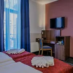 Ramada By Wyndham Frankfurt Station 4*