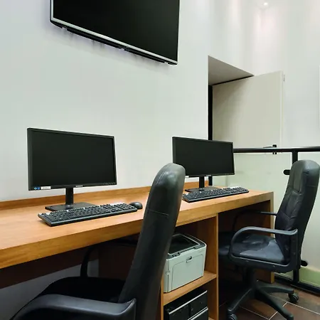 Ramada By Wyndham Frankfurt Station Отель