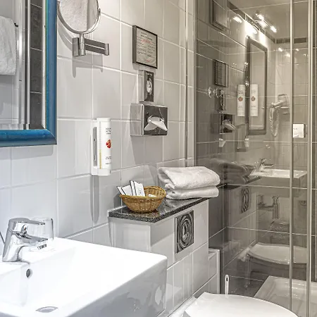 Ramada By Wyndham Frankfurt Station 4*