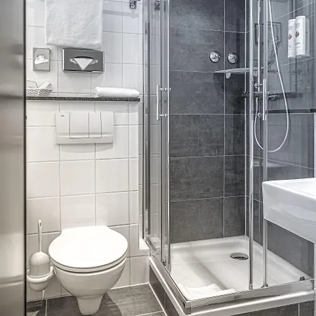 Ramada By Wyndham Frankfurt Station 4*