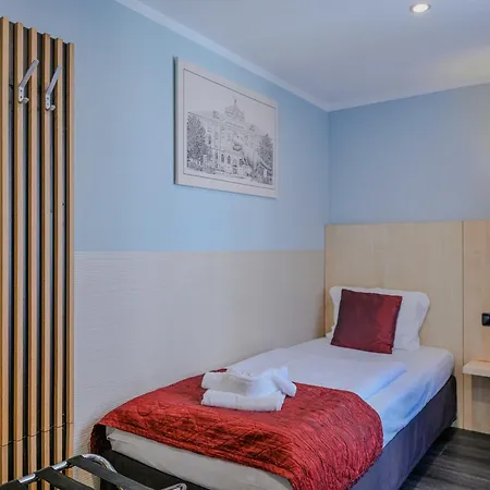 Ramada By Wyndham Frankfurt Station מלון