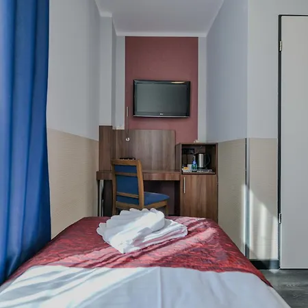 מלון Ramada By Wyndham Frankfurt Station 4*