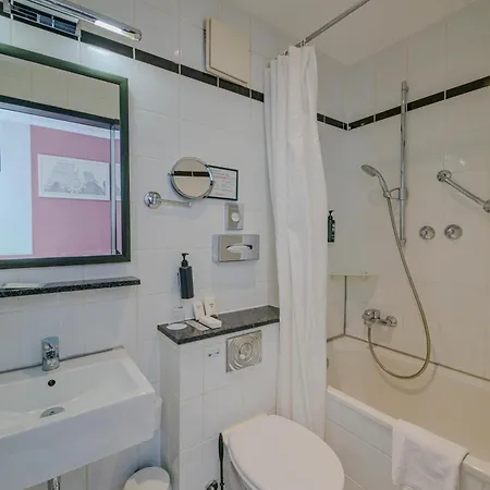 מלון Ramada By Wyndham Frankfurt Station פרנקפורט
