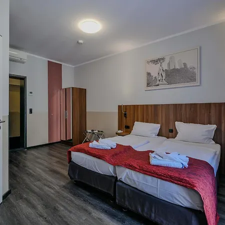 Ramada By Wyndham Frankfurt Station פרנקפורט