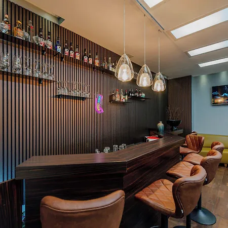 Ramada By Wyndham Frankfurt Station Hotel