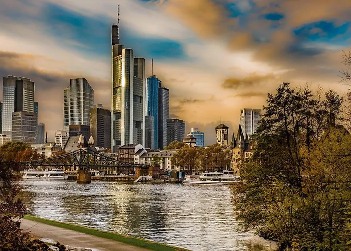 Ramada By Wyndham Frankfurt Station Hotel 4*