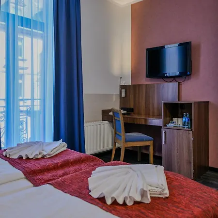 Ramada By Wyndham Frankfurt Station Hotel 4*