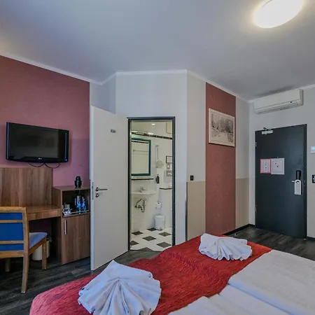 Ramada By Wyndham Frankfurt Station 4*