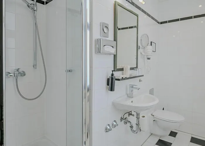 Ramada By Wyndham Frankfurt Station 4*