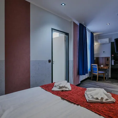 מלון Ramada By Wyndham Frankfurt Station 4*