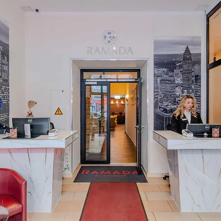Ramada By Wyndham Frankfurt Station פרנקפורט